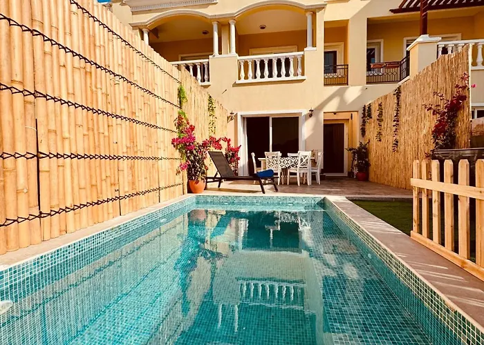 Western Townhouse With Private Swimming Pool